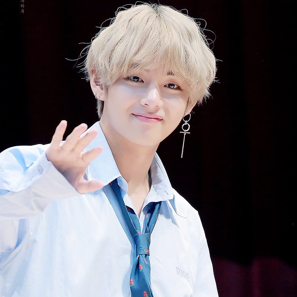 뷔 (방탄소년단)의 최신 사진