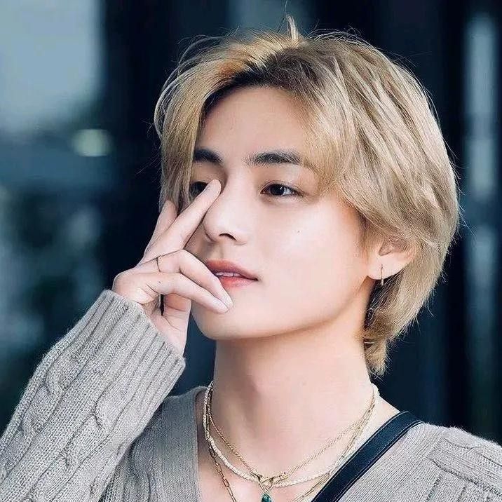 뷔 (방탄소년단) 최근 활동샷