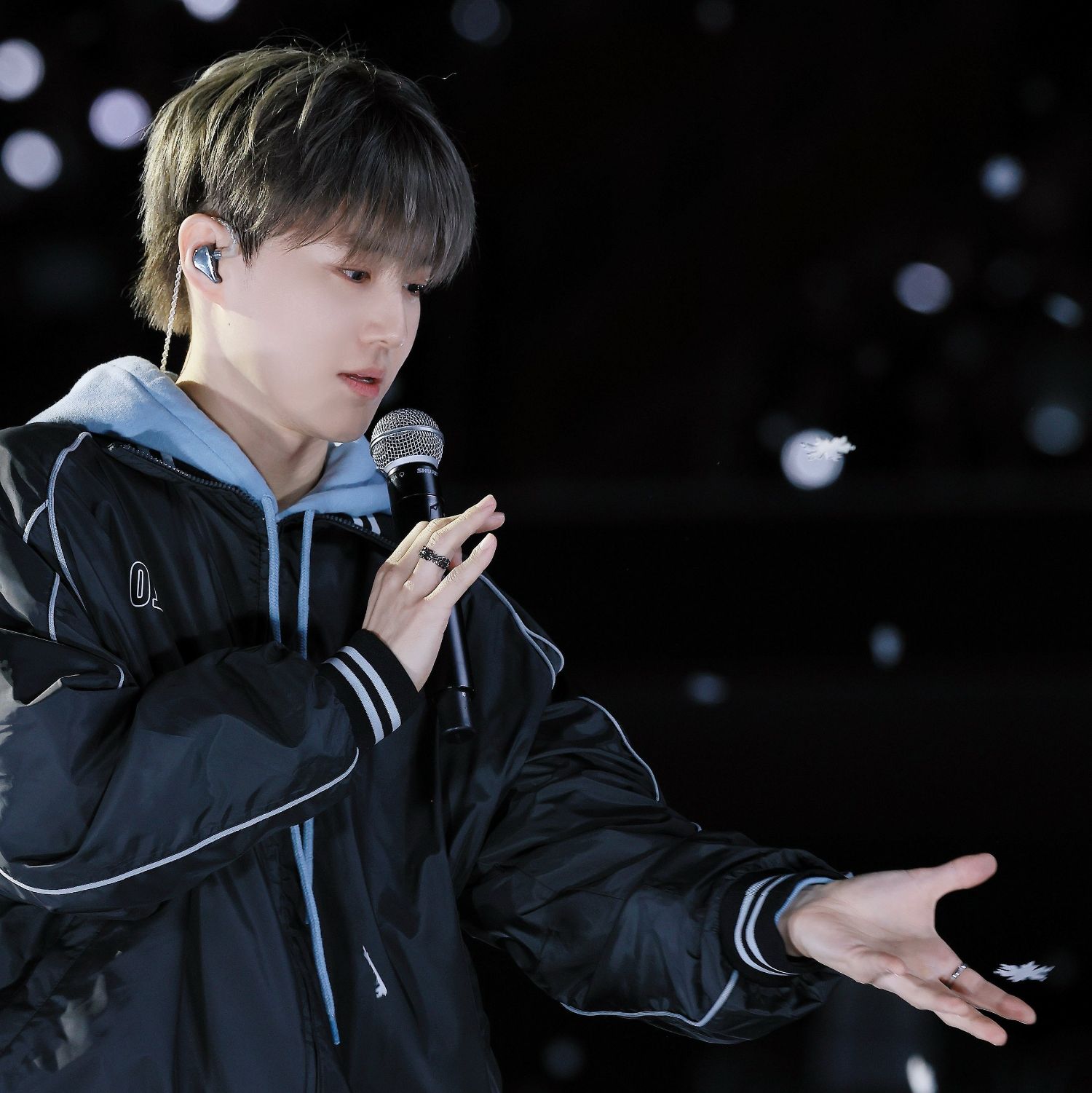 Suho (EXO)的最新活动照片