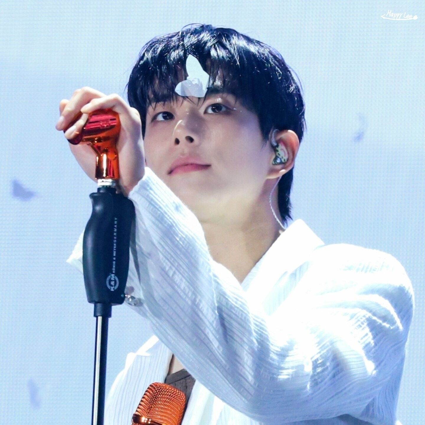A moment captured by MJ (ASTRO)'s fan