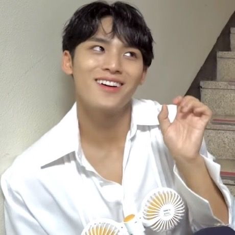 A moment captured by Mingyu (SEVENTEEN)'s fan
