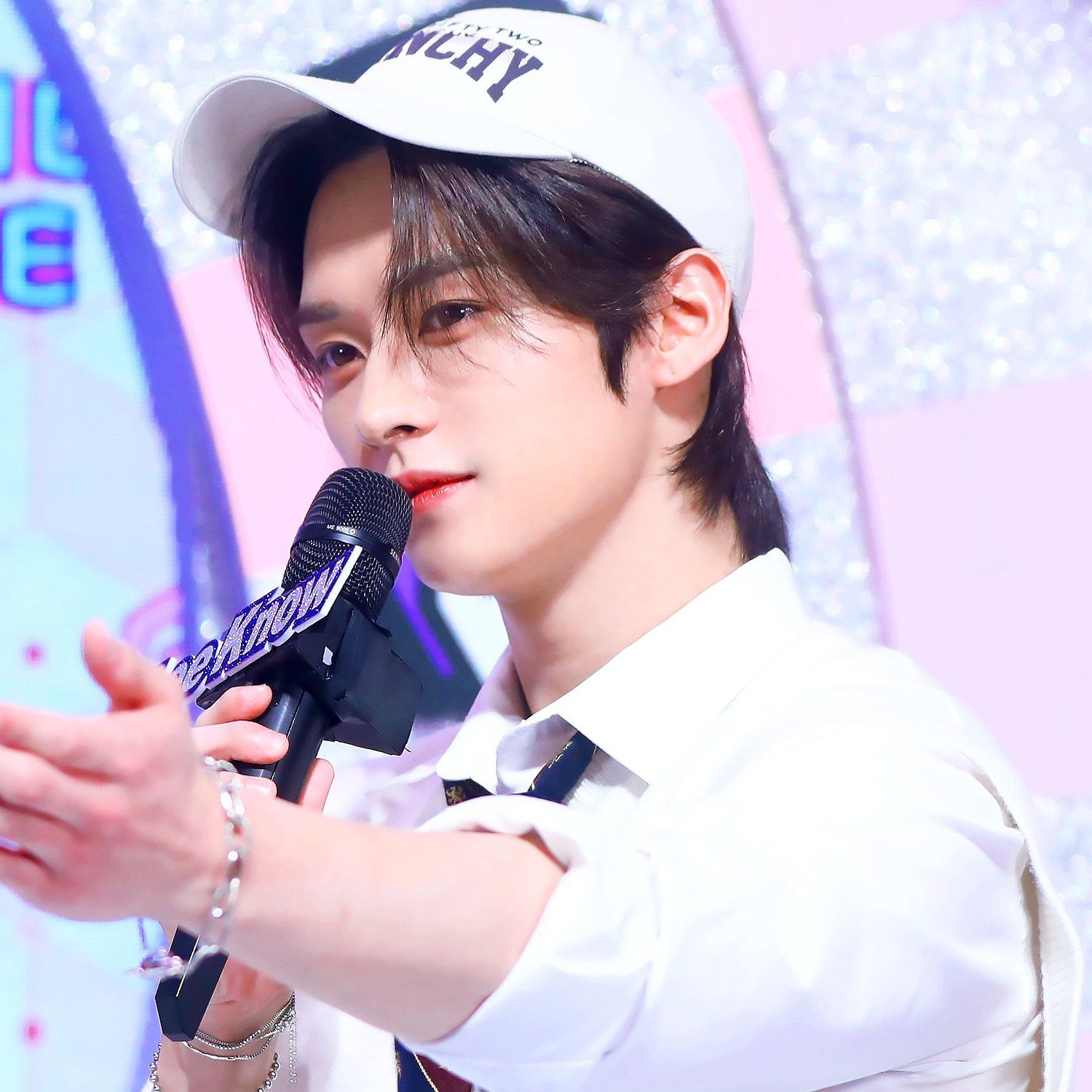 Latest photo of Lee Know (Stray Kids)