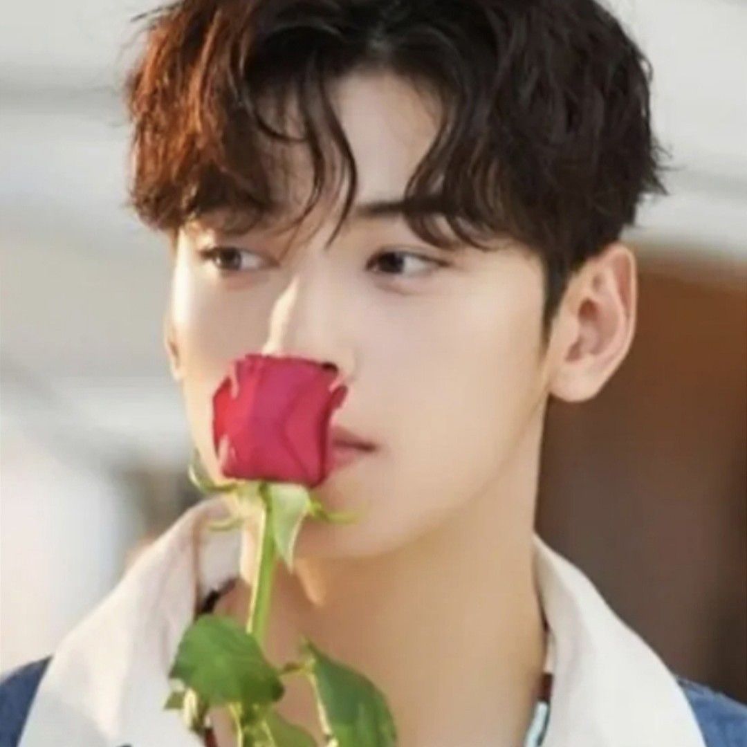 Foto terbaru Eunwoo (ASTRO)
