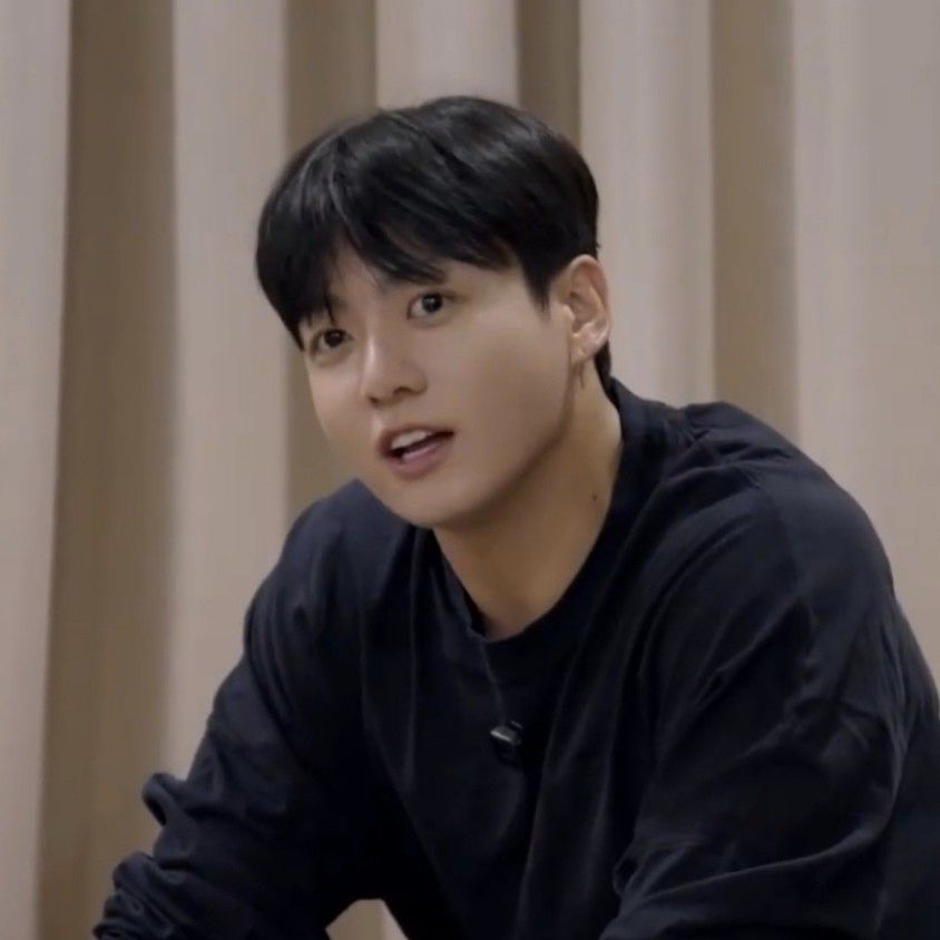 Foto aktivitas terbaru Jungkook (BTS)