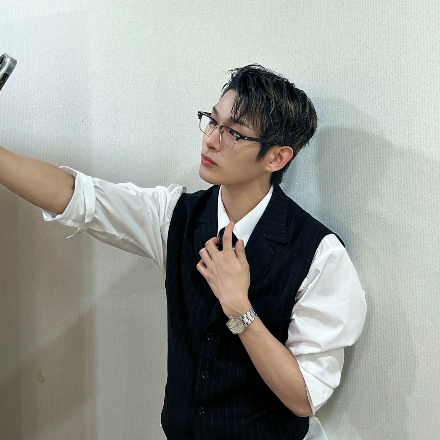 Behind-the-scenes cut of Steven (AHOF)