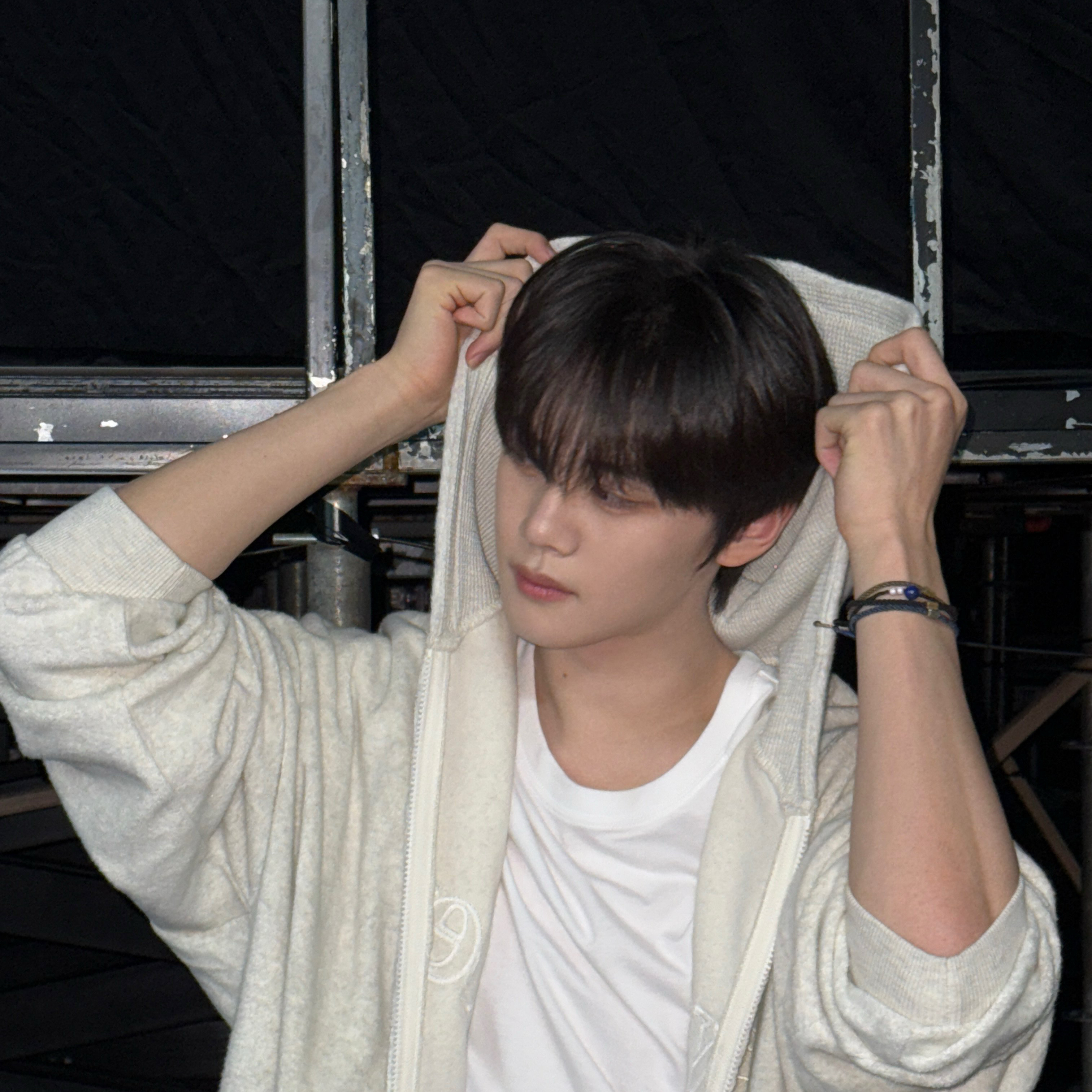 A moment captured by Kim Gyuvin (ZEROBASEONE)'s fan