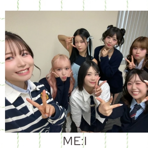 A moment captured by ME:I's fan