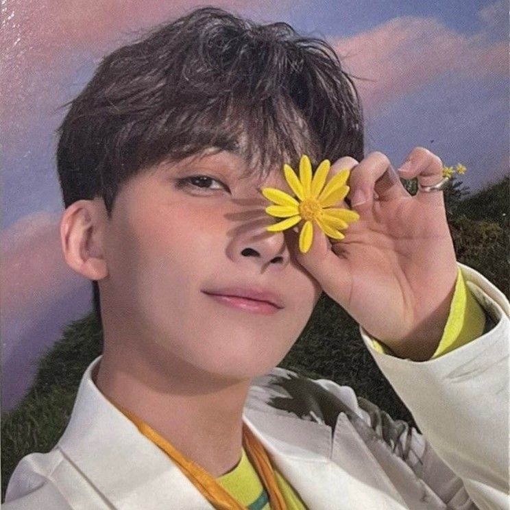 Latest photo of Jeonghan (SEVENTEEN)