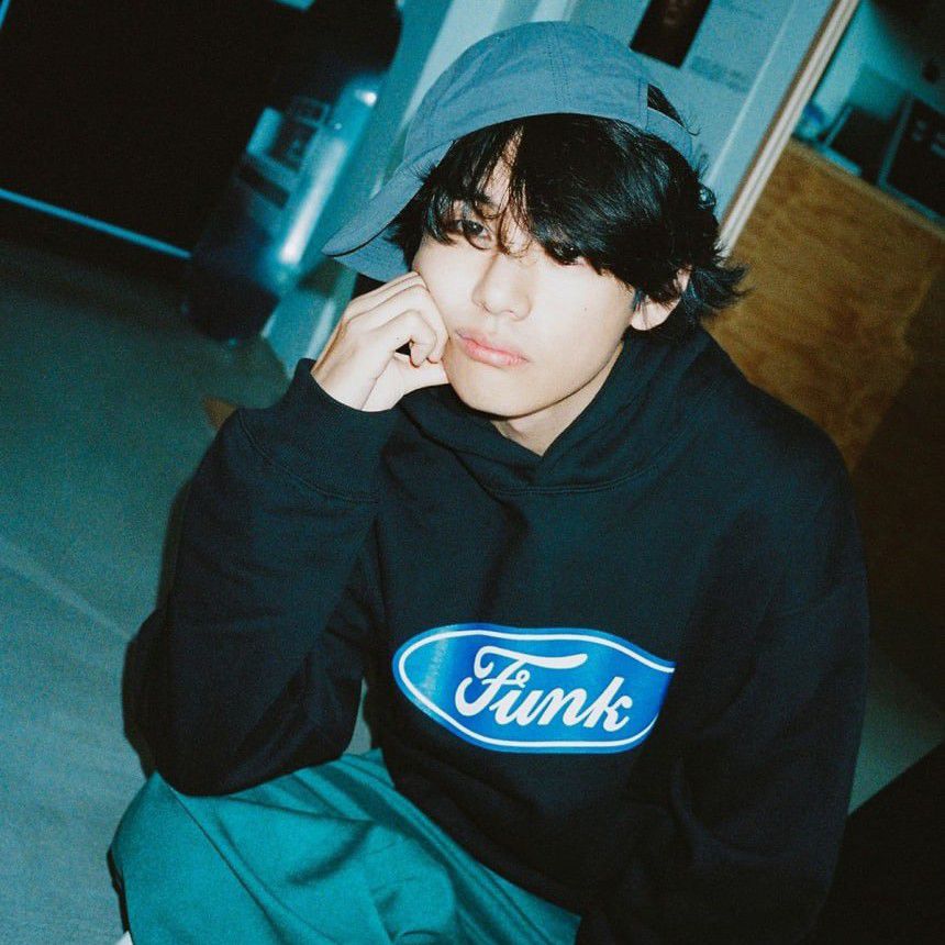 V (BTS)の舞台裏ショット