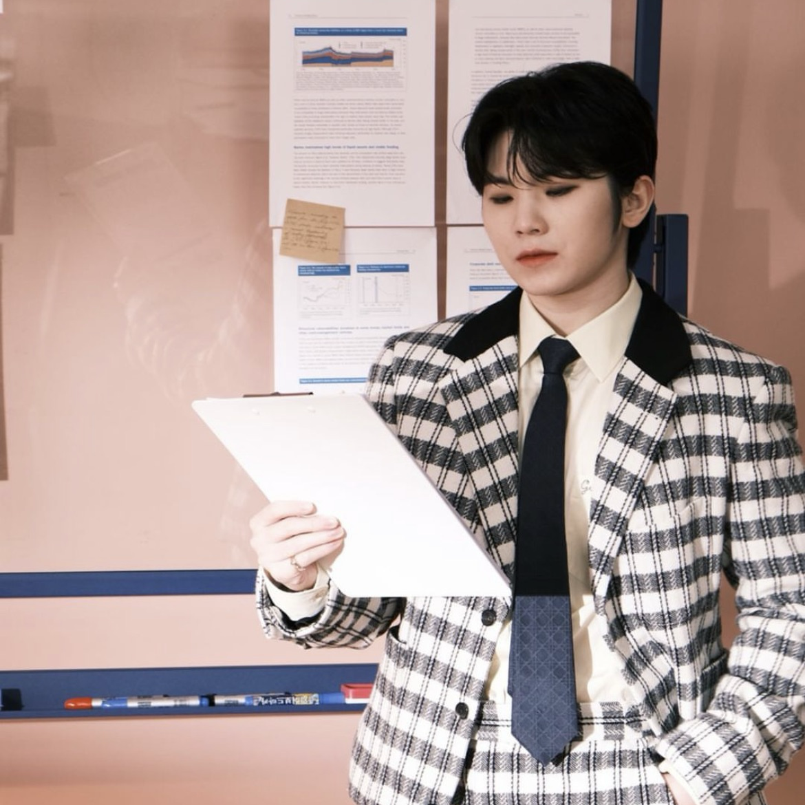 Behind-the-scenes cut of Woozi (SEVENTEEN)