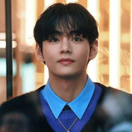 뷔 (방탄소년단)의 최신 사진