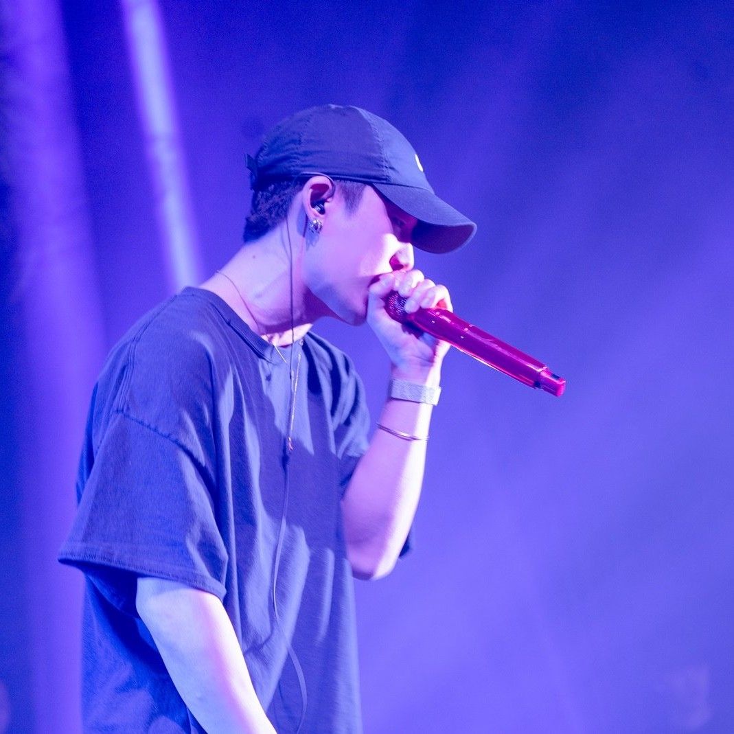 A moment captured by BOBBY (iKON)'s fan