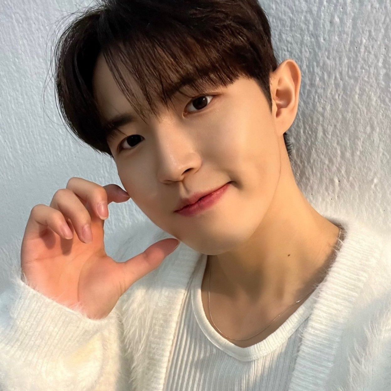 Behind-the-scenes cut of Kim Jaehwan