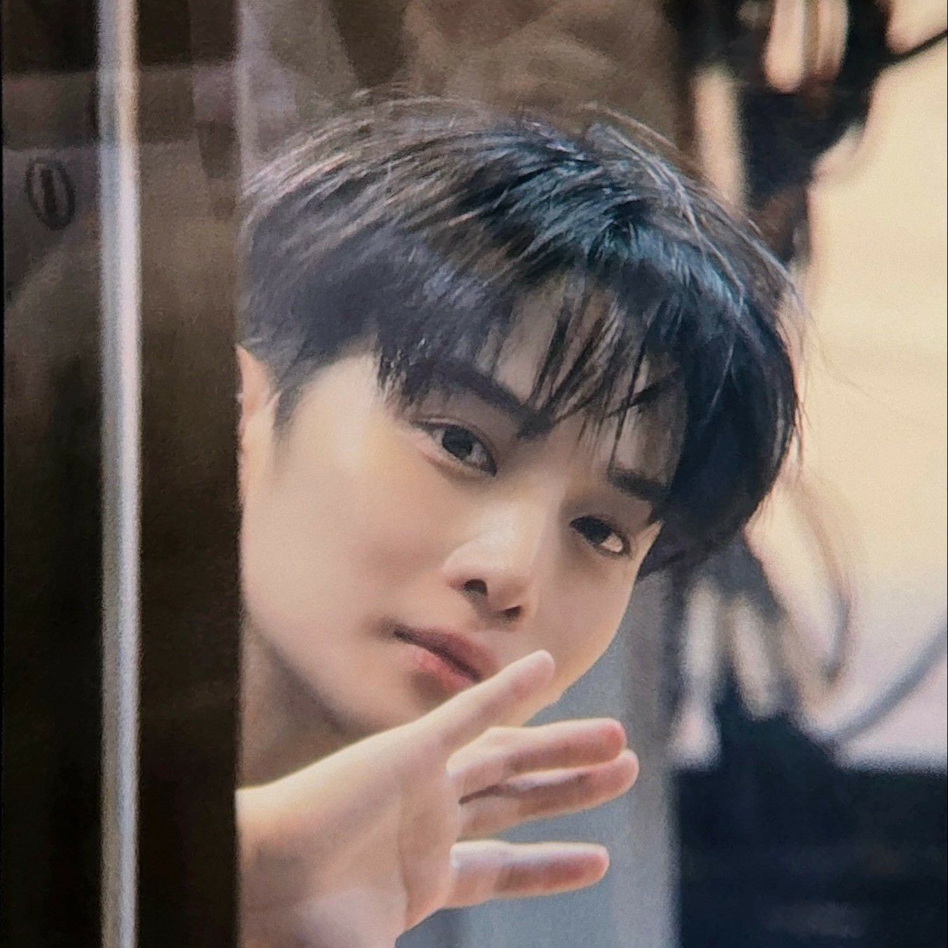 Behind-the-scenes cut of Bae Jinyoung