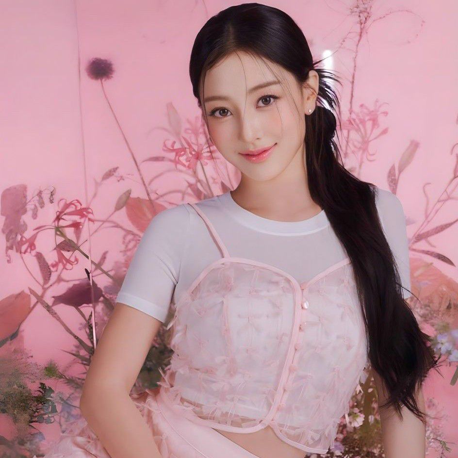 Recent activity shot of Jihyo (TWICE)