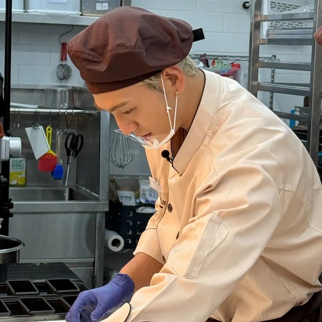 Behind-the-scenes cut of Baekho