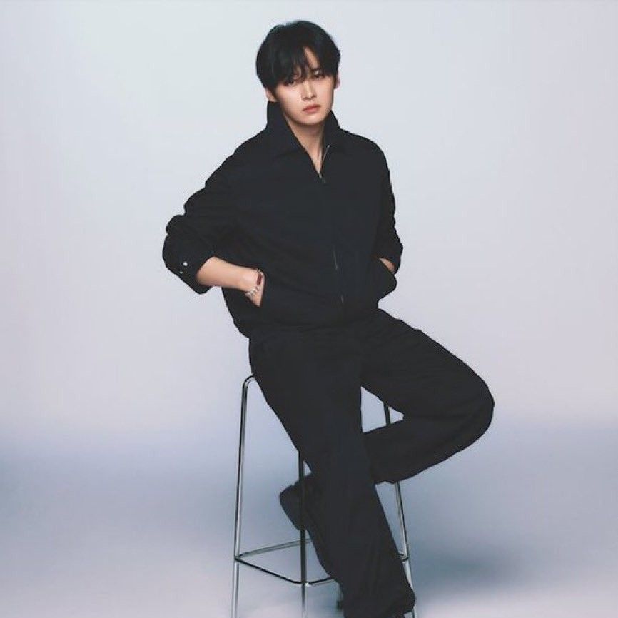 Behind-the-scenes cut of Lee Know (Stray Kids)