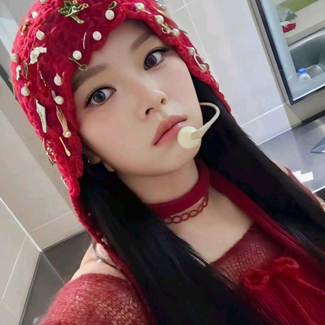 A moment captured by Jeongyeon (TWICE)'s fan