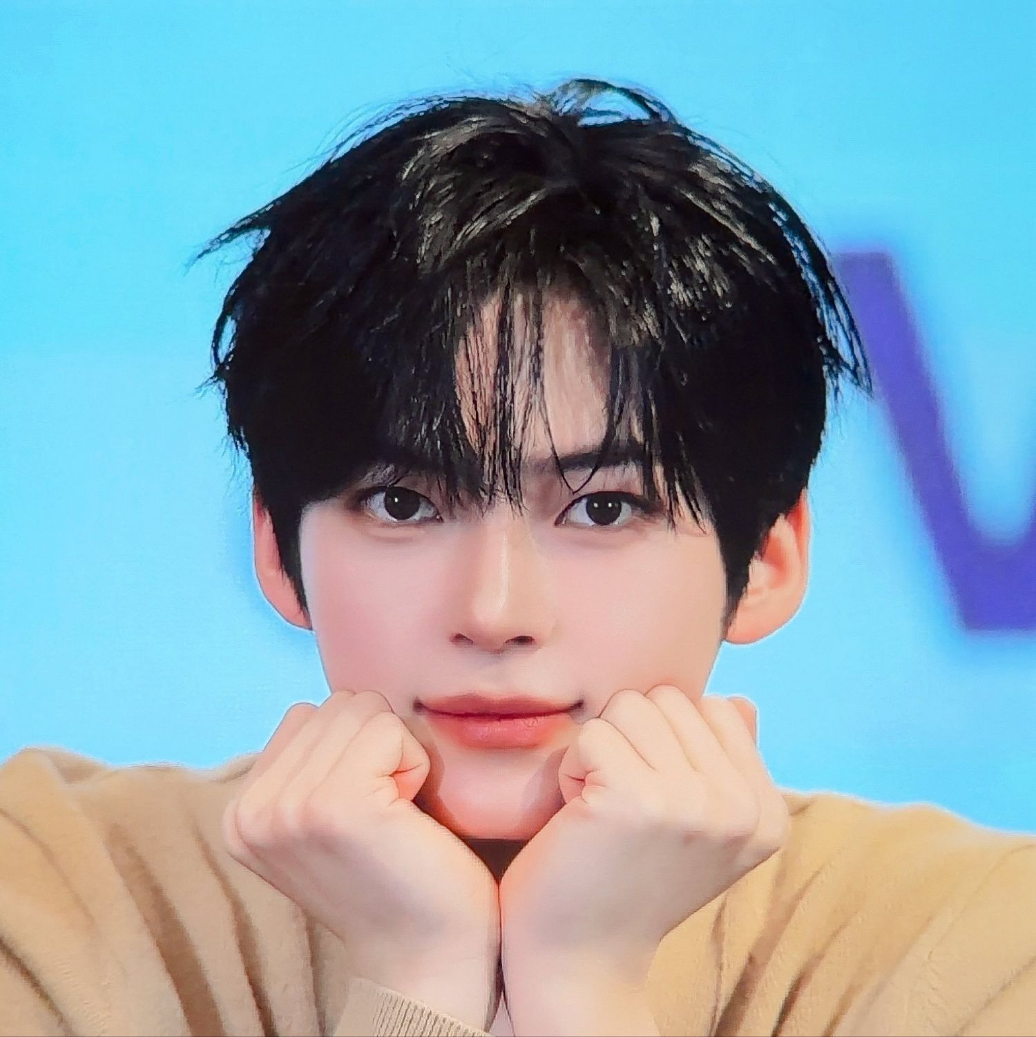 A moment captured by Sung Hanbin (ZEROBASEONE)'s fan