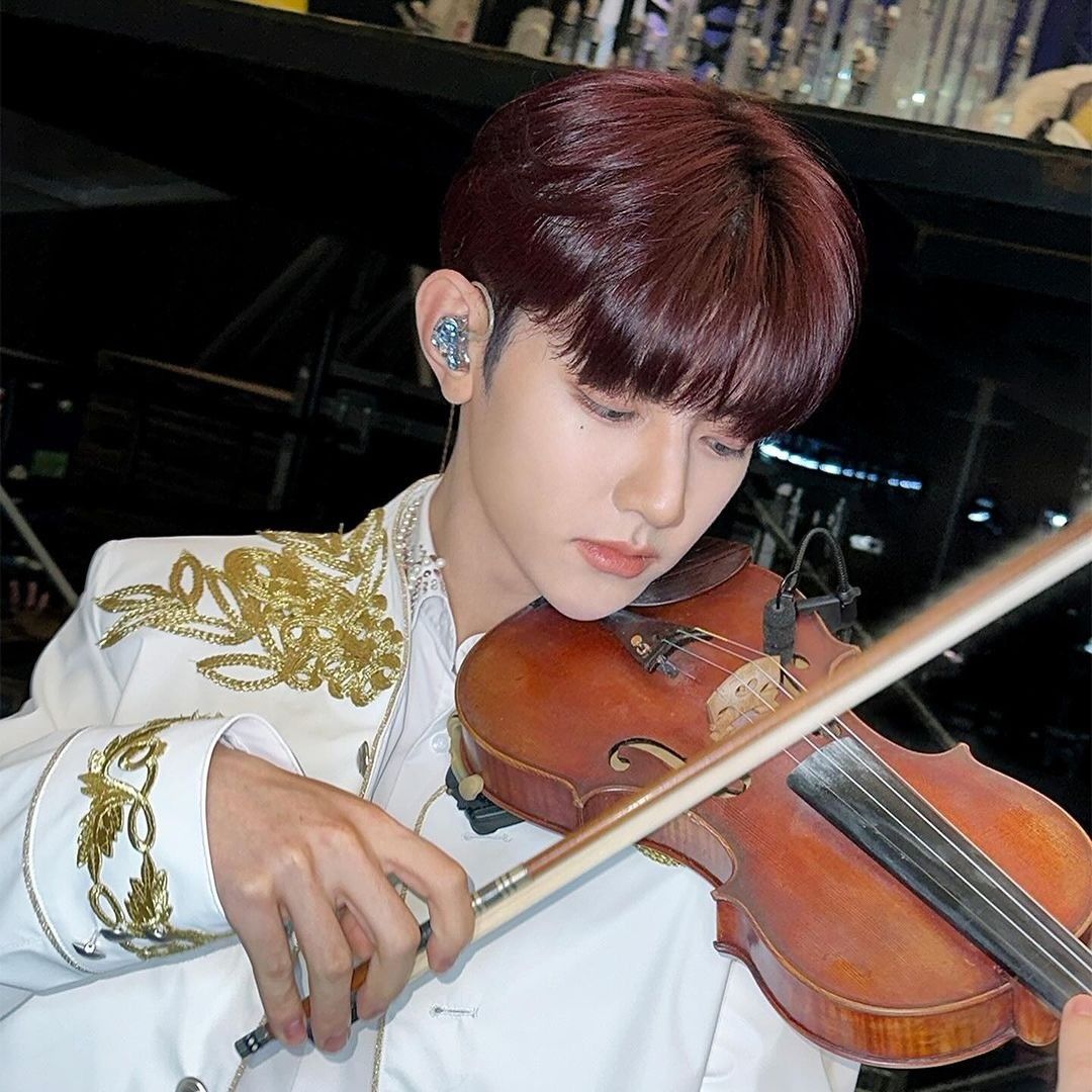 Behind-the-scenes cut of Zhang Hao (ZEROBASEONE)