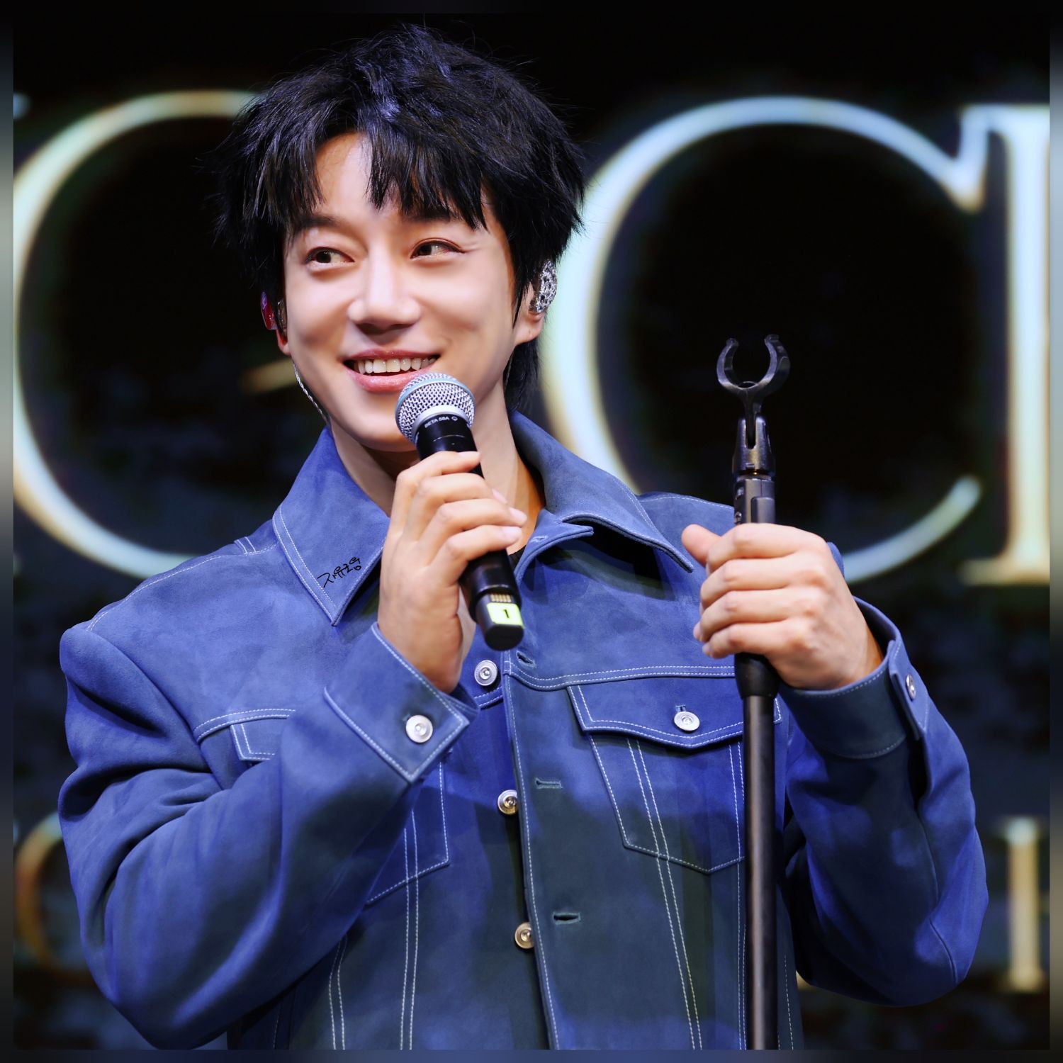 A moment captured by Hwang Chiyeol's fan