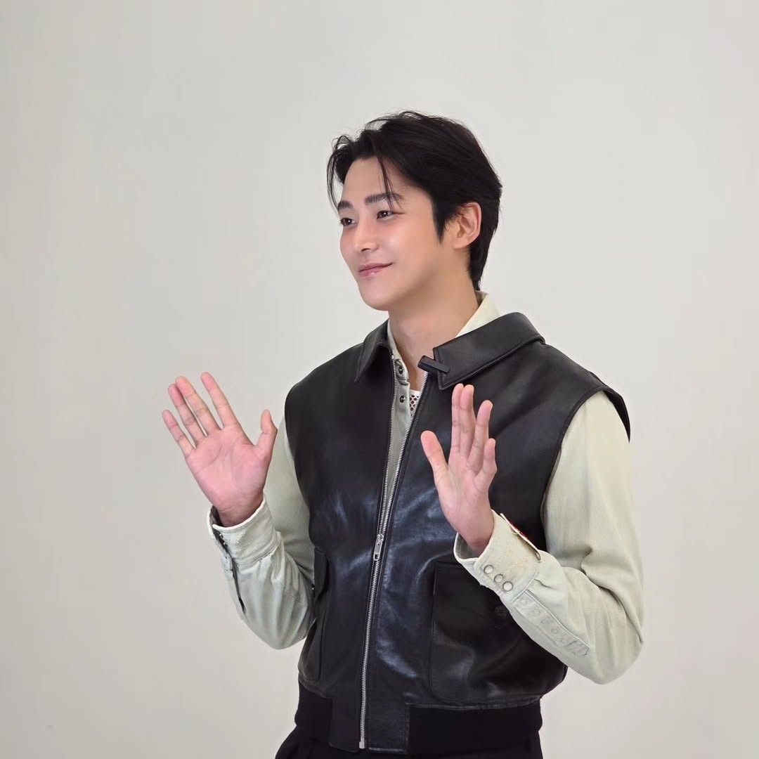 A moment captured by Rowoon's fan