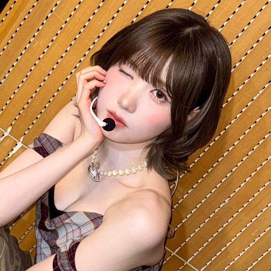 Recent activity shot of Hitomi (SAY MY NAME)