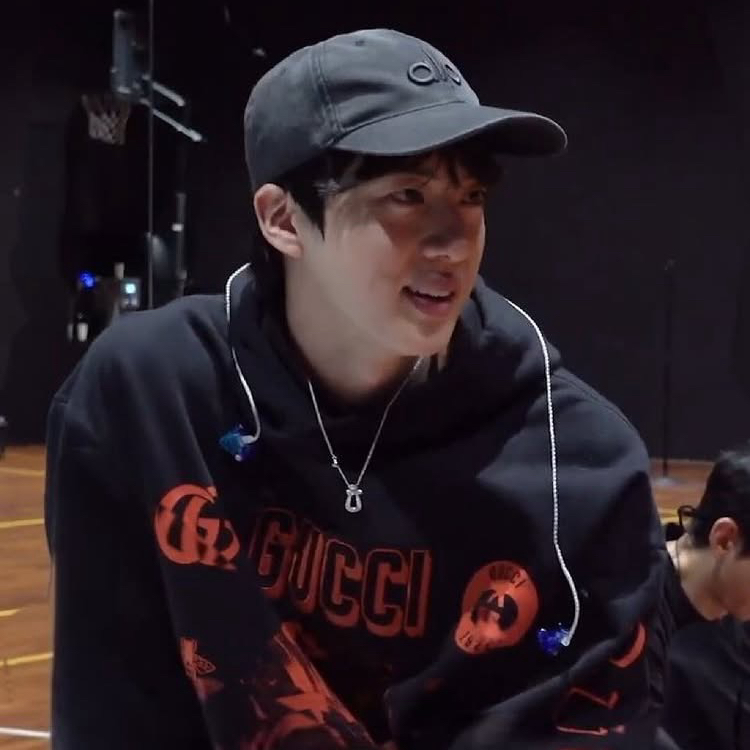 진 (방탄소년단) 최근 활동샷