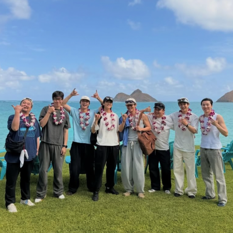 Behind-the-scenes cut of V (BTS)