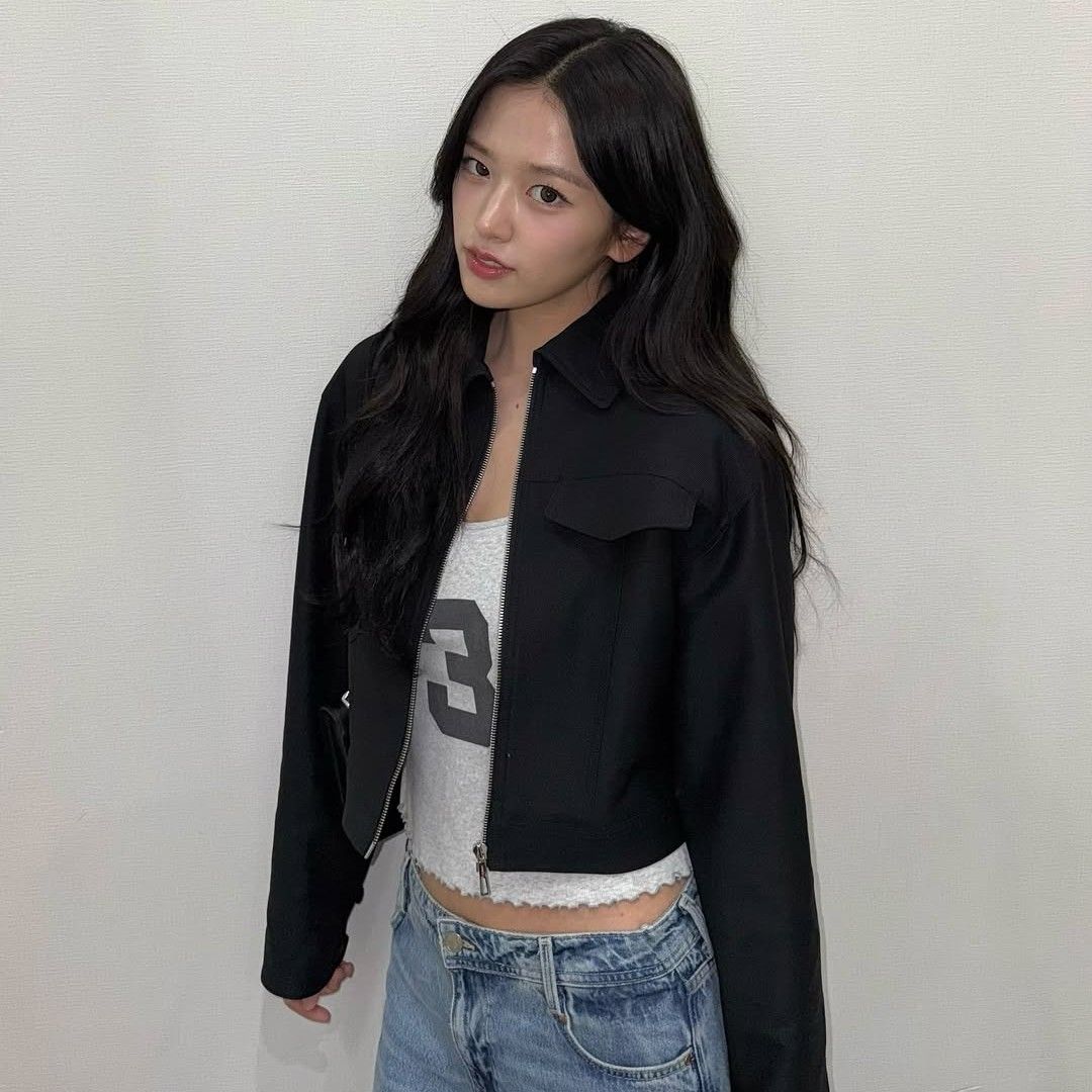 A moment captured by An Yujin (IVE)'s fan