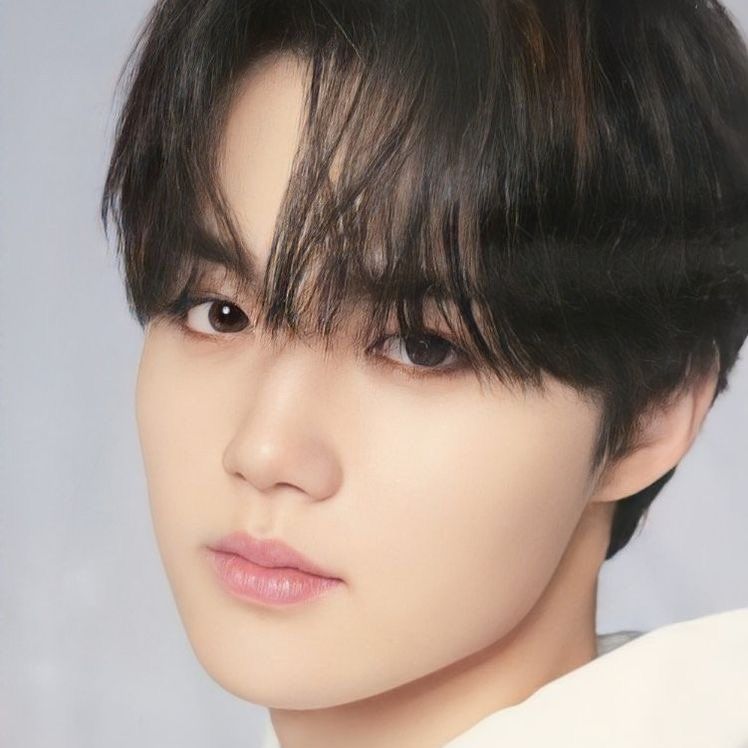 Latest photo of Doyoung (TREASURE)