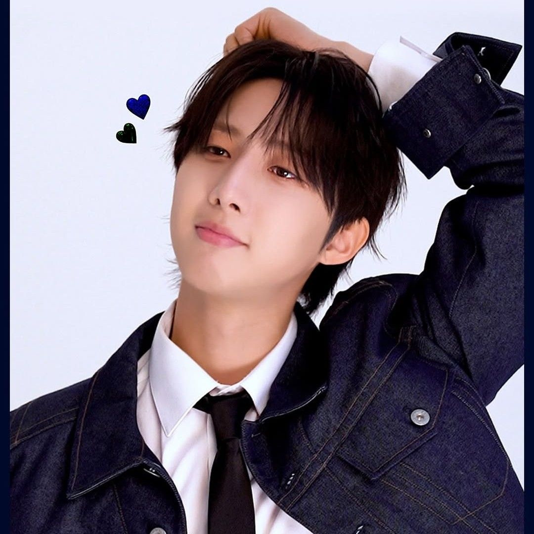 Recent activity shot of Hui (PENTAGON)