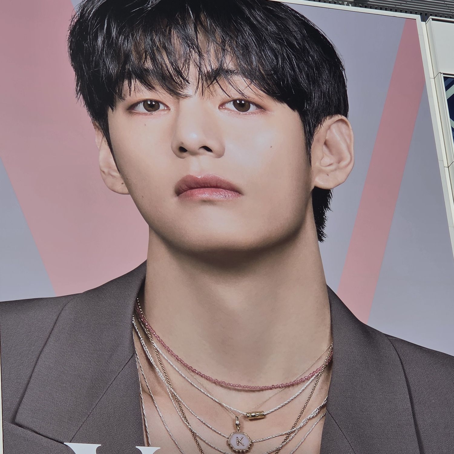 뷔 (방탄소년단)의 최신 사진