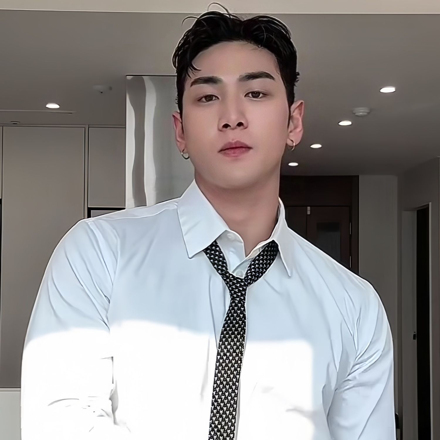 Behind-the-scenes cut of Baekho
