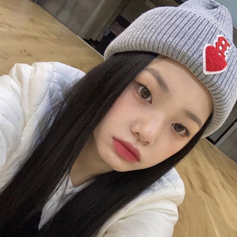 Recent activity shot of Park Boeun (CLASS:y)