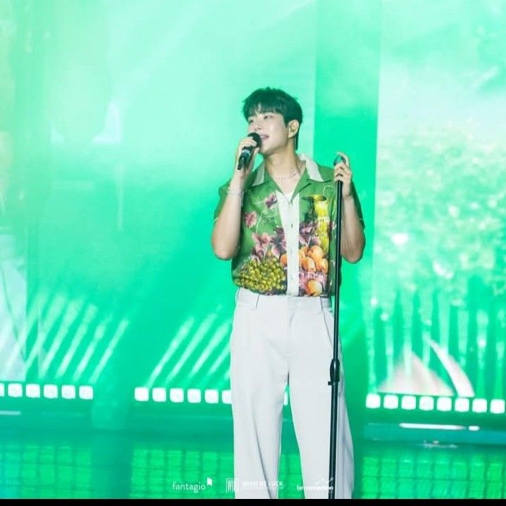 Behind-the-scenes cut of MJ (ASTRO)