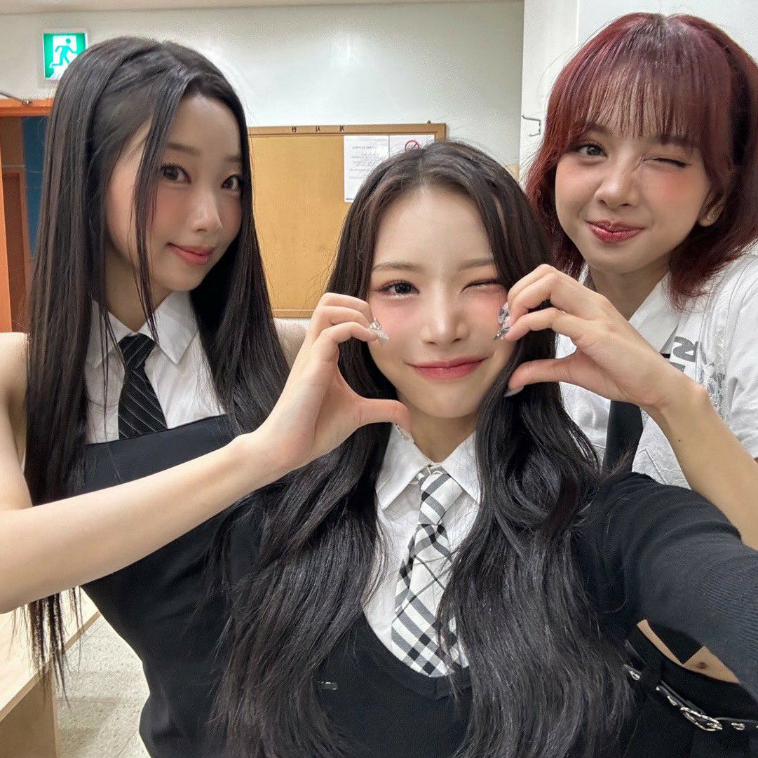 A moment captured by SECRET NUMBER's fan