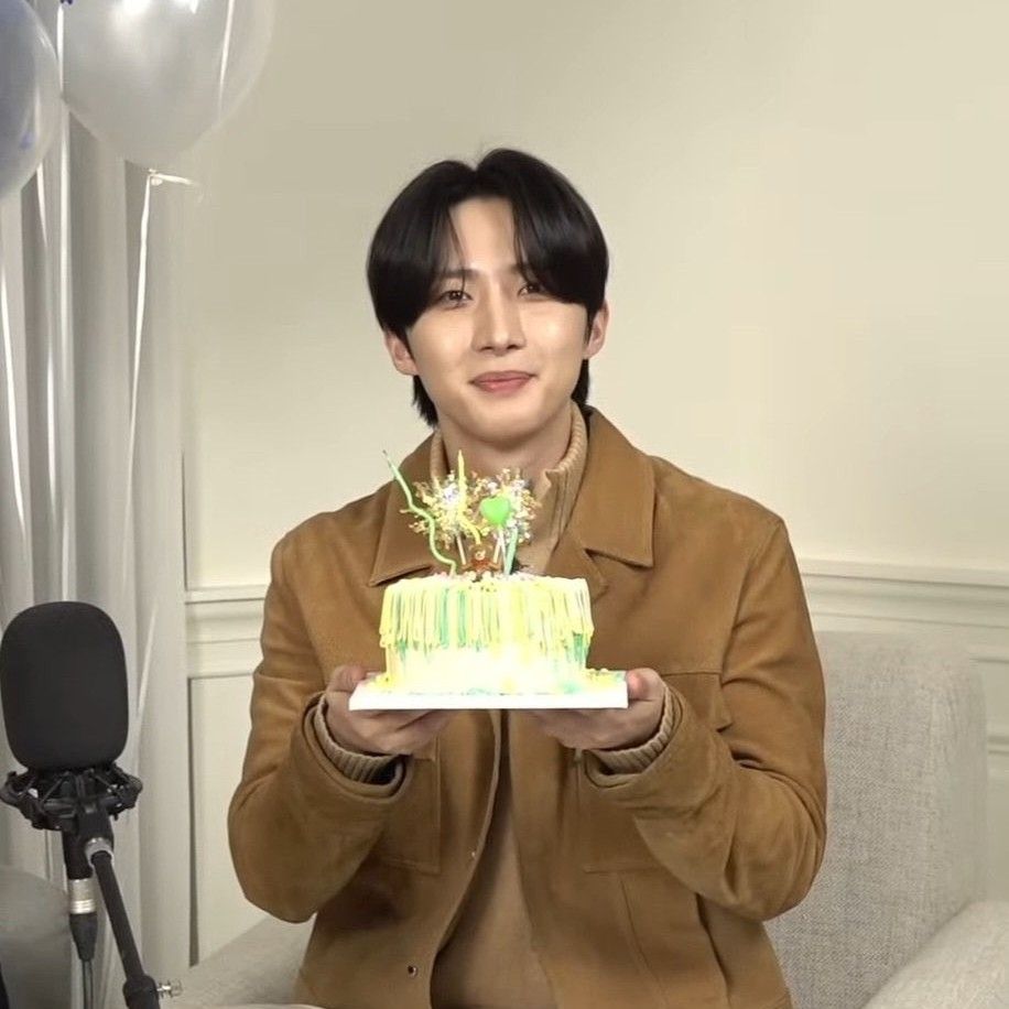 Latest photo of Hui (PENTAGON)