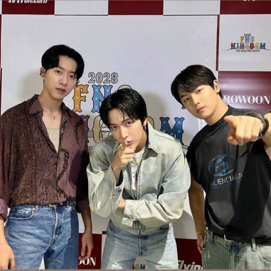 A moment captured by CNBLUE's fan