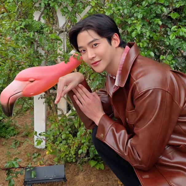 A moment captured by Rowoon's fan