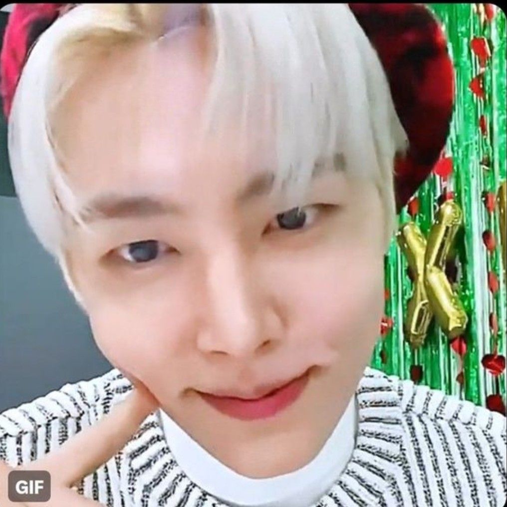 A moment captured by SF9's fan