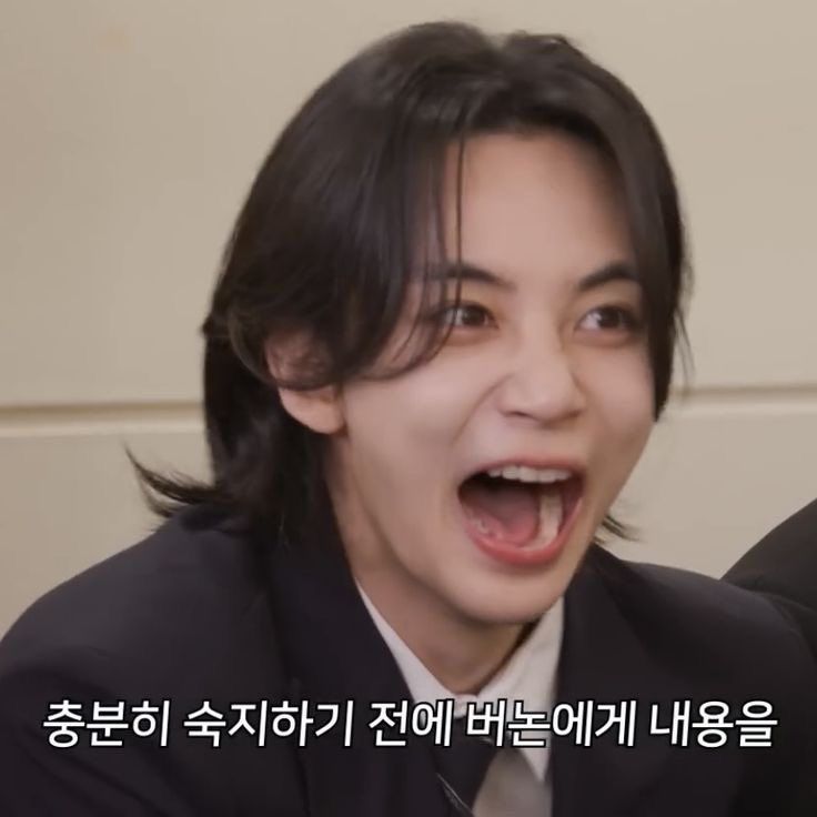 Momen yang diabadikan oleh penggemar Jeonghan (SEVENTEEN)