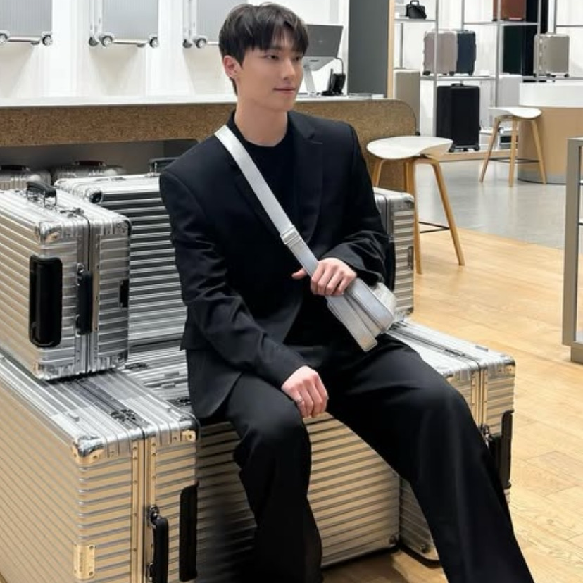 A moment captured by Dino (SEVENTEEN)'s fan