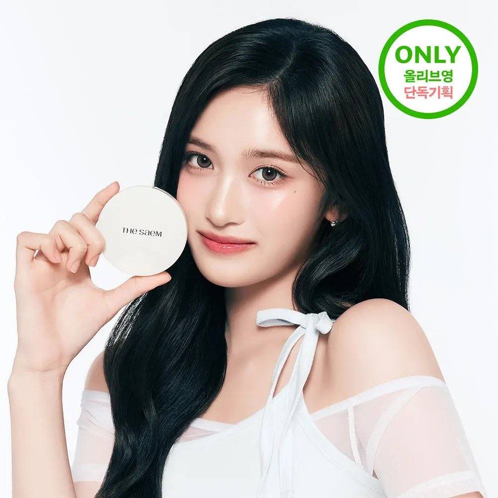 Recent activity shot of Leeseo (IVE)