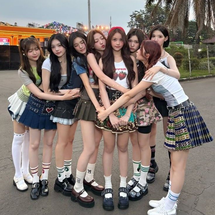 Behind-the-scenes cut of Carmen (Hearts2Hearts)