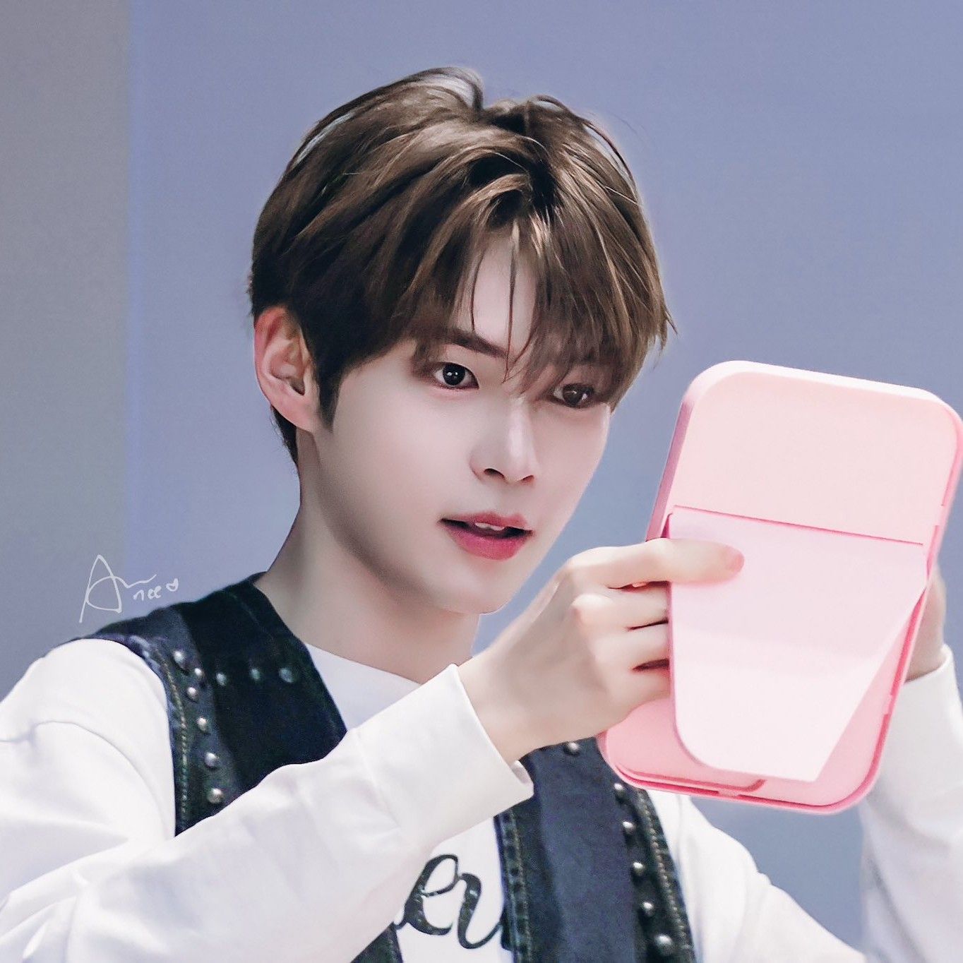 A moment captured by Sung Hanbin (ZEROBASEONE)'s fan