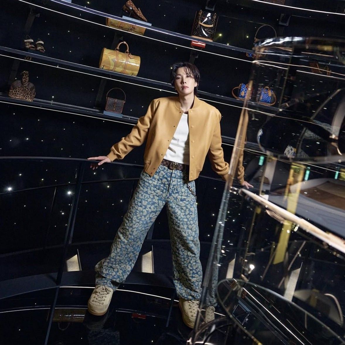 J-hope (防彈少年團)的幕後花絮