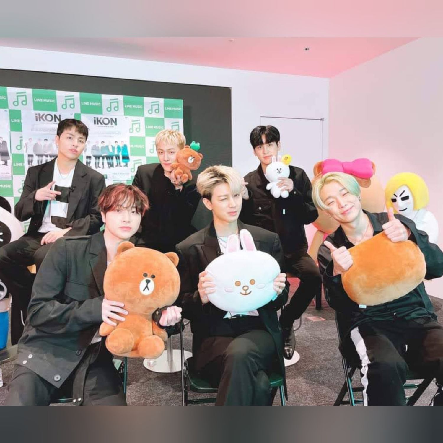 Latest photo of iKON