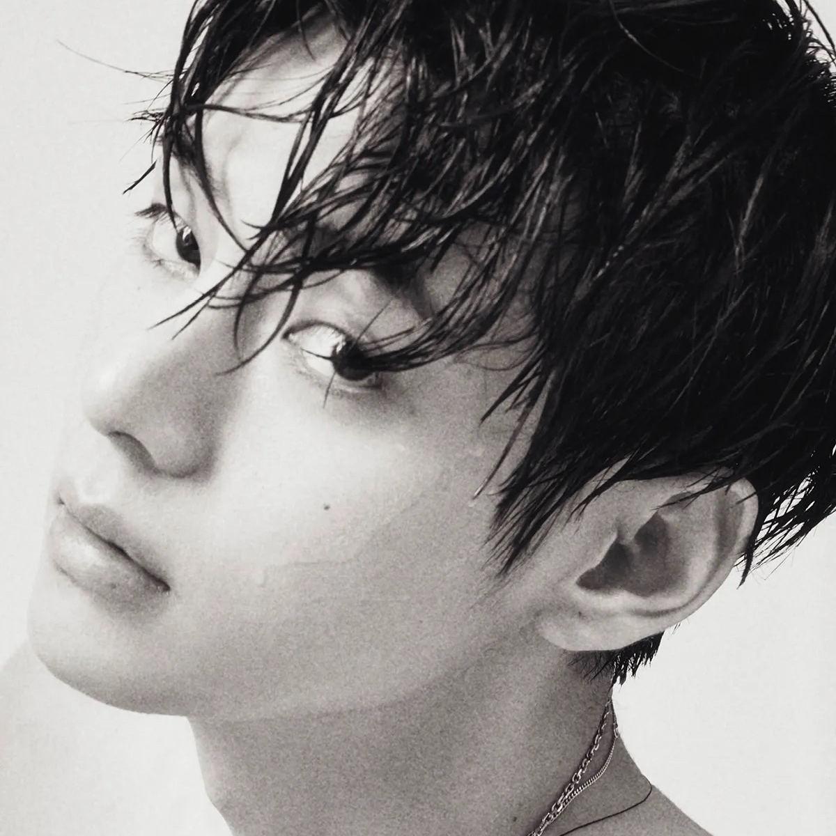 뷔 (방탄소년단)의 최신 사진