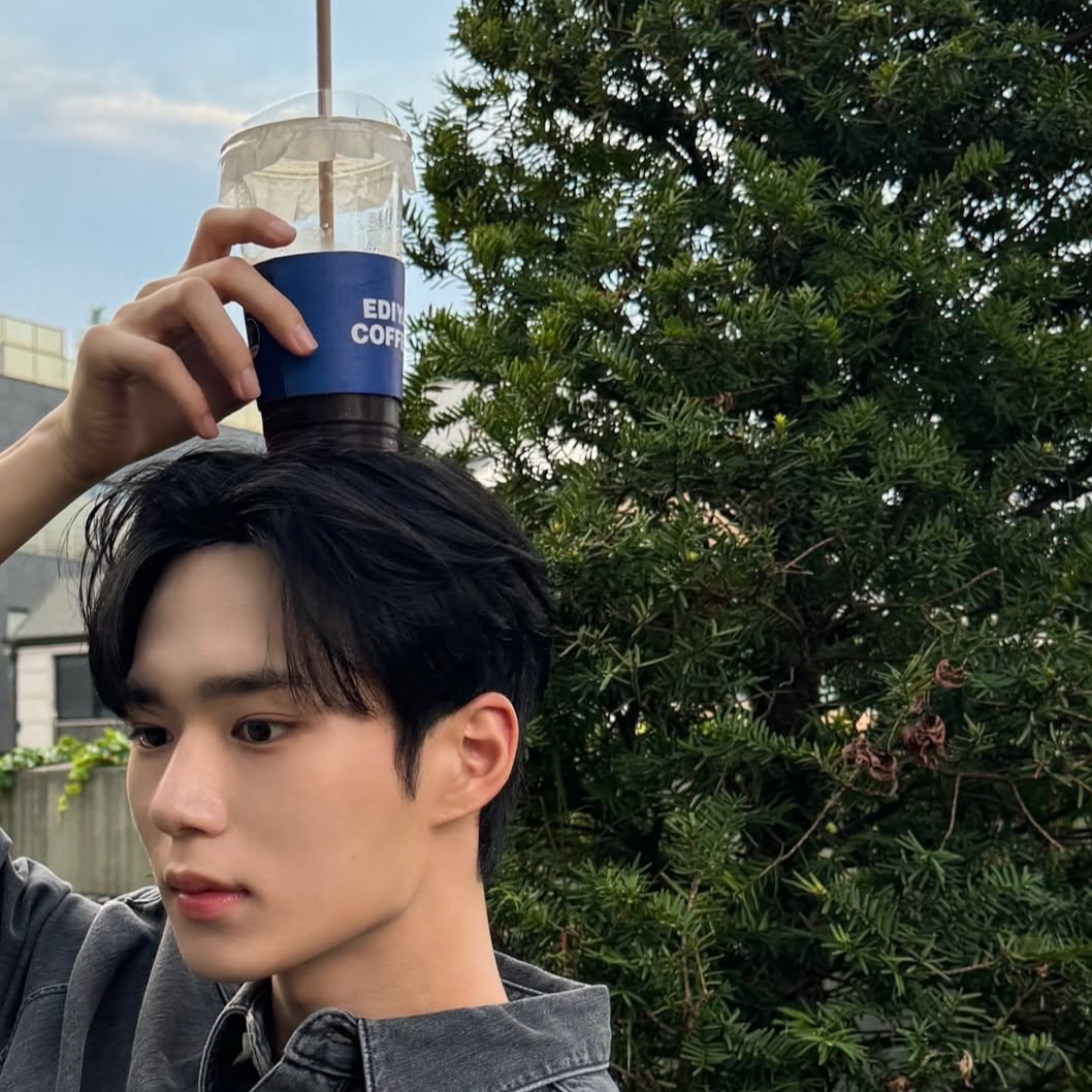 Behind-the-scenes cut of Kim Junseo (ALPHA DRIVE ONE)